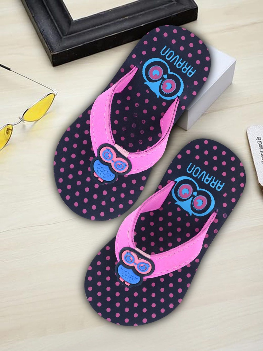 

ARAVON Unisex Kids Printed Rubber Thong Flip-Flops, Pink