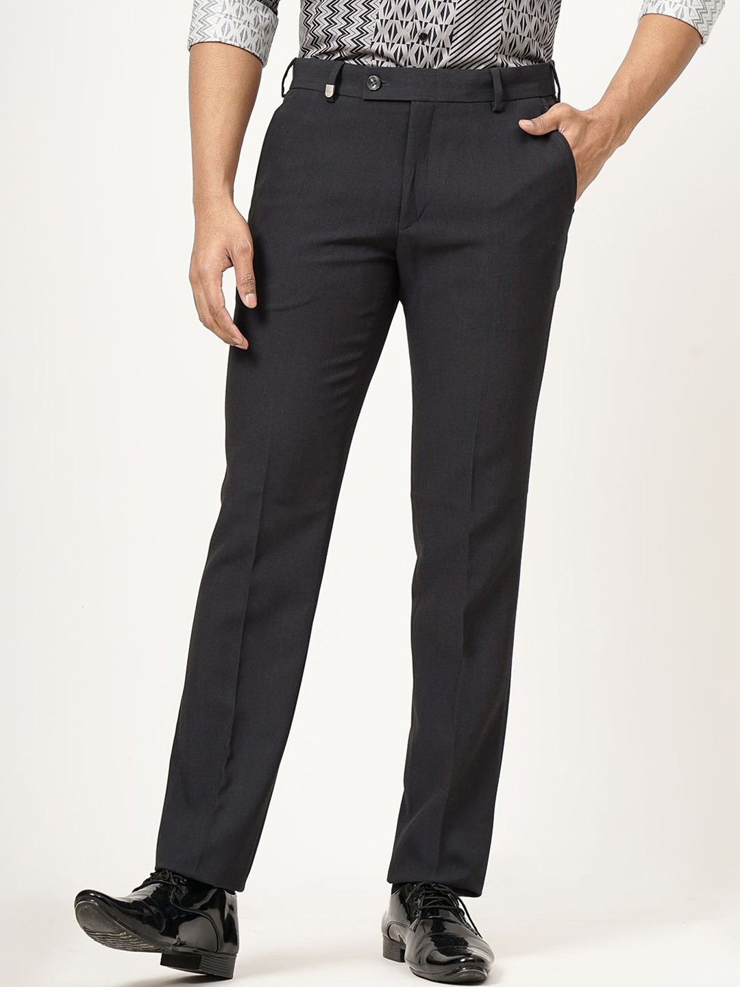 

JB STUDIO Men Solid Slim Fit Mid-Rise Formal Trousers, Grey