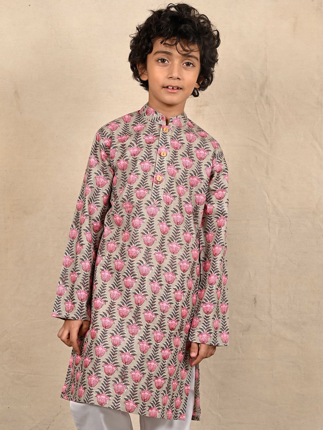 

Anthrilo Boys Floral Printed Mandarin Collar Pure Cotton Straight Kurta, Green