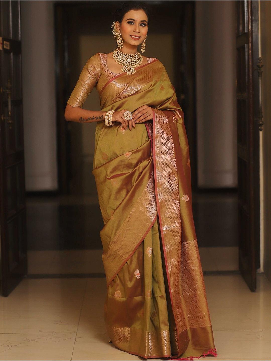 

Banarasee Woven Design Zari Banarasi Saree, Green