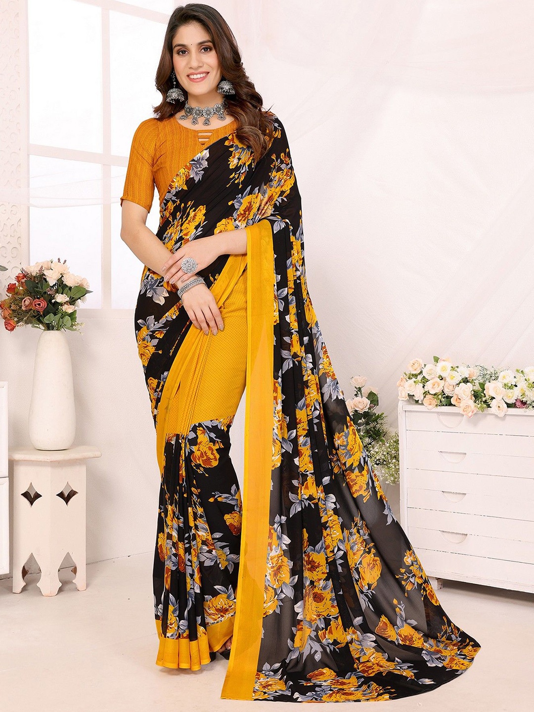 

KALINI Floral Printed Saree With Blouse Piece, Black