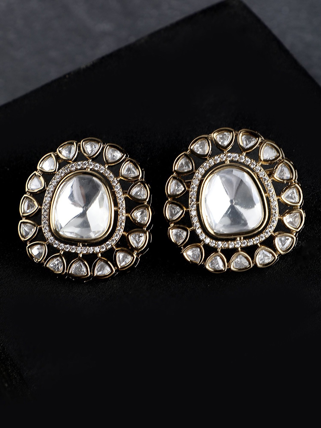 

AURAA TRENDS Gold-Plated Stone Studded Contemporary Studs