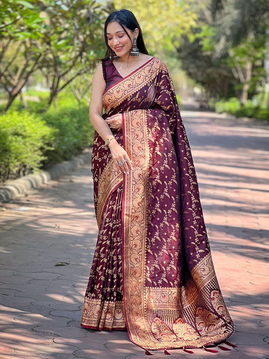 

ODETTE Woven Design Zari Saree, Maroon