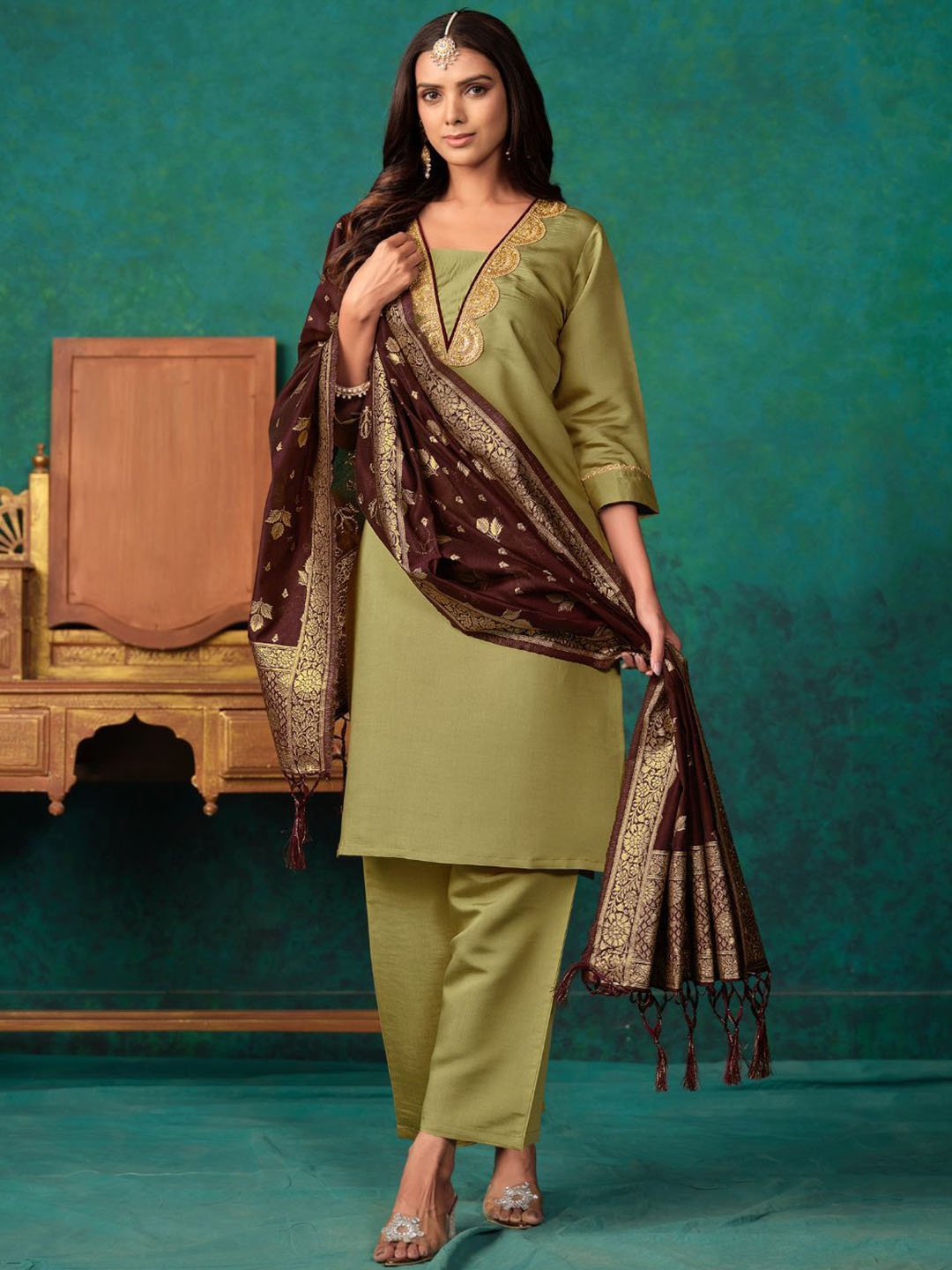 

Sangria Ethnic Motifs Embroidered Straight Kurta & Trousers With Dupatta, Green