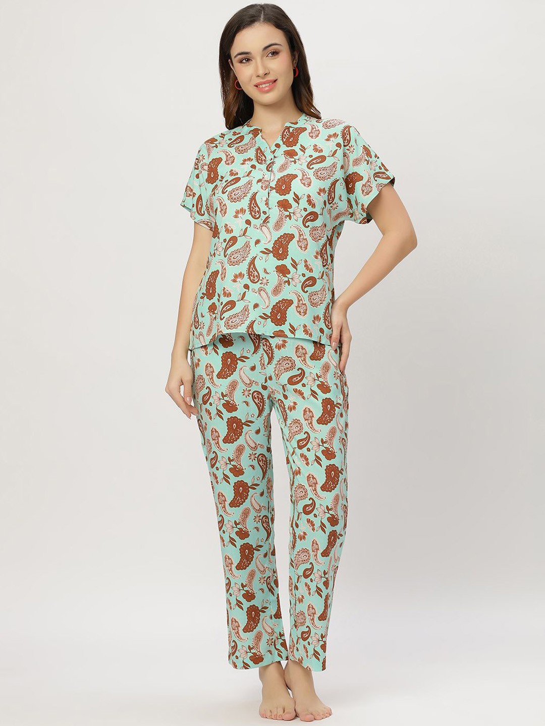 

ETC Women Printed Mandarin Collar Night suit, Green