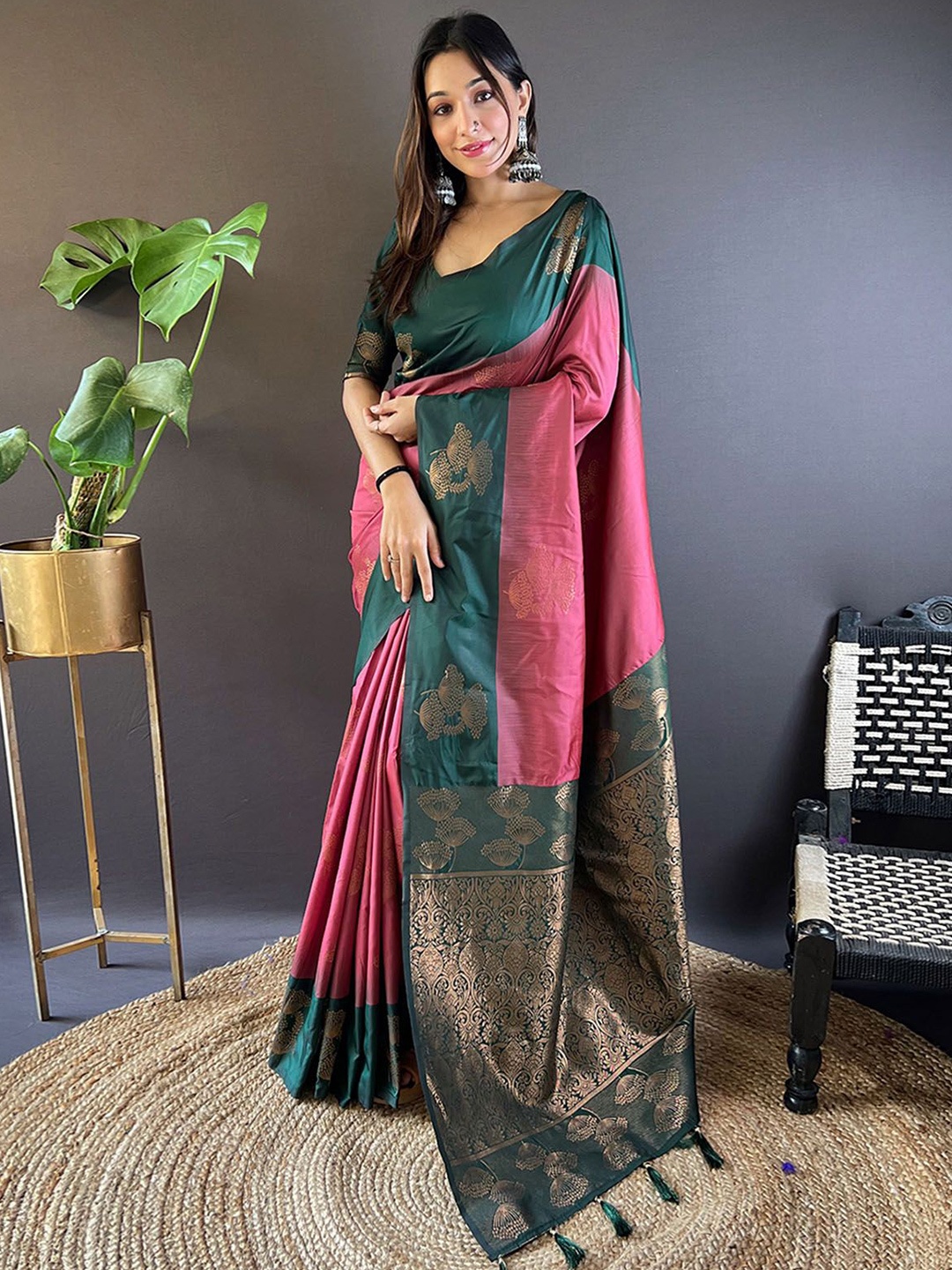 

ODETTE Floral Woven Design Zari Saree, Pink