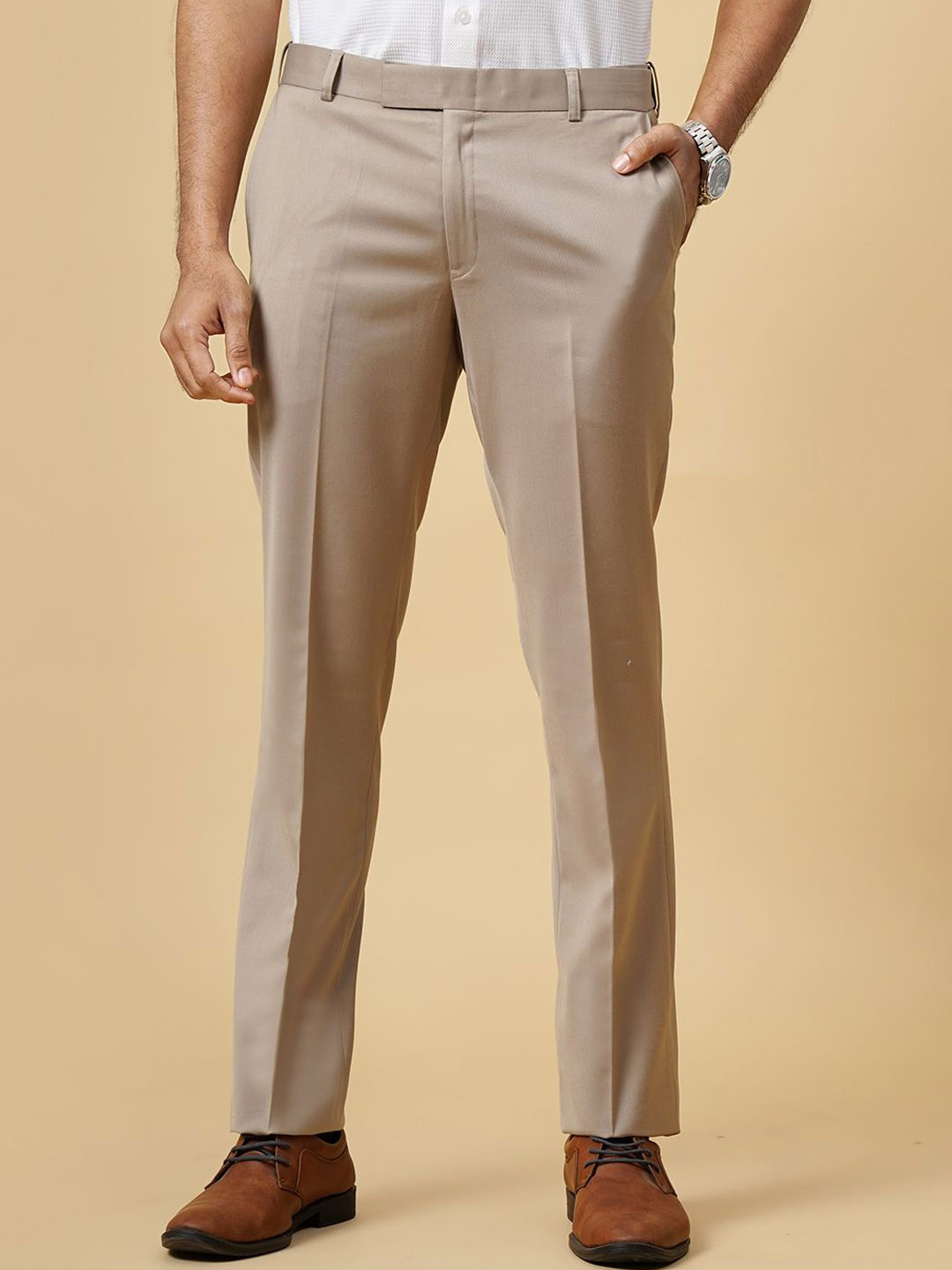 

METAL Men Slim Fit Mid-Rise Trousers, Beige
