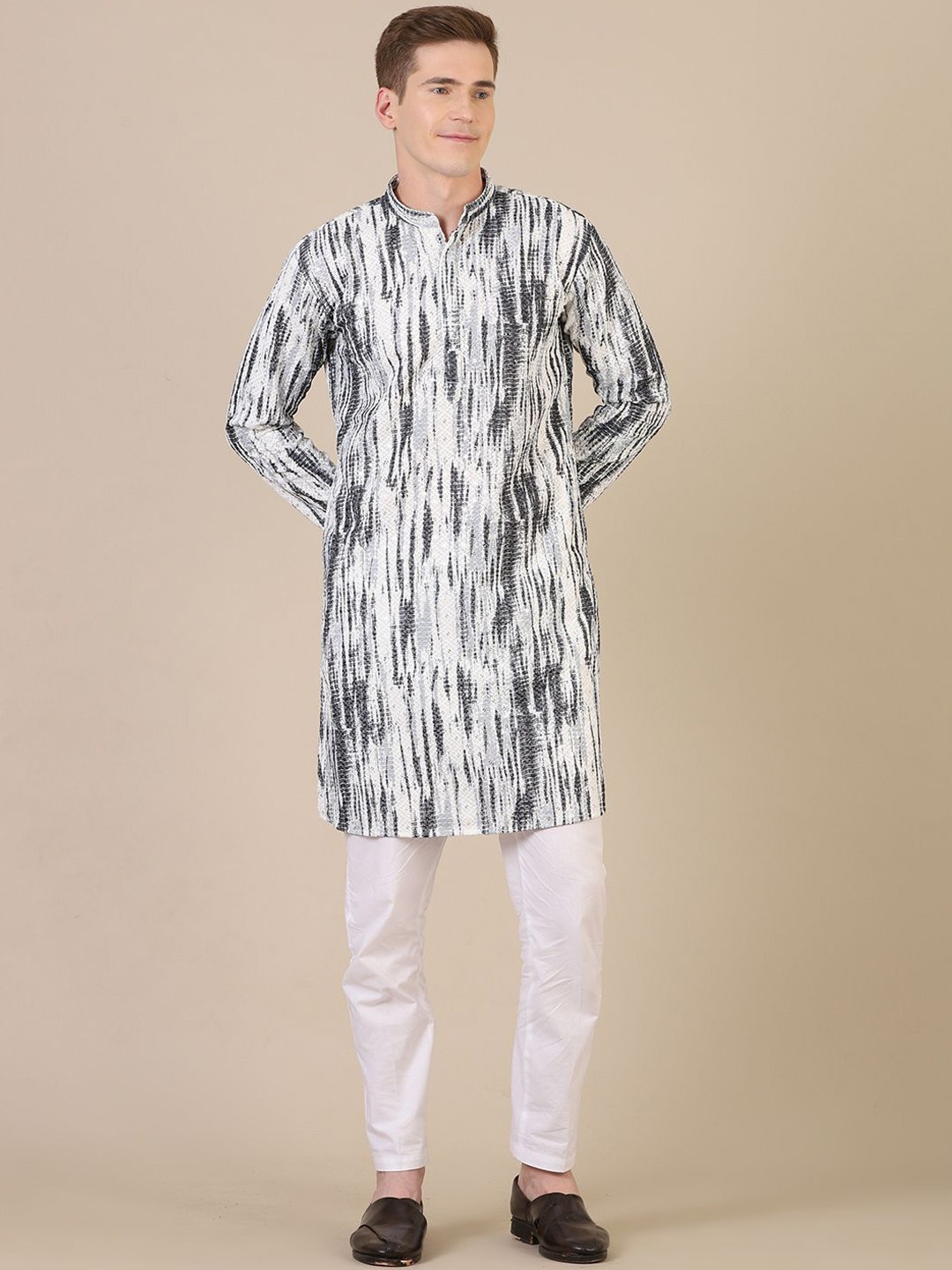 

Stuffie Land Abstract Embroidered Mandarin Collar Pure Cotton Straight Kurta With Pyjama, White