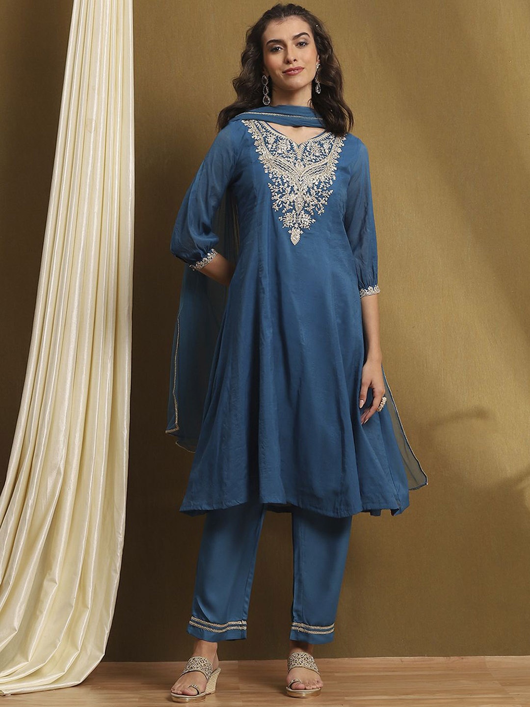 

Biba Women Ethnic Motifs Embroidered Regular Kurta with Trousers & Dupatta, Teal