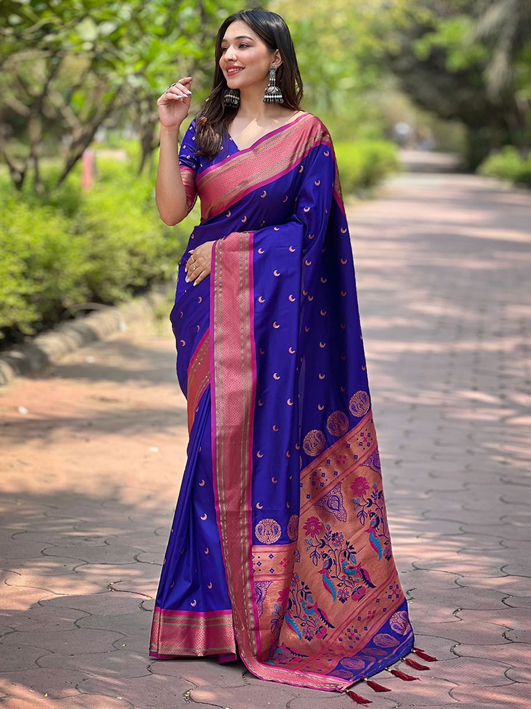 

ODETTE Woven Design Zari Saree with Blouse Piece, Navy blue