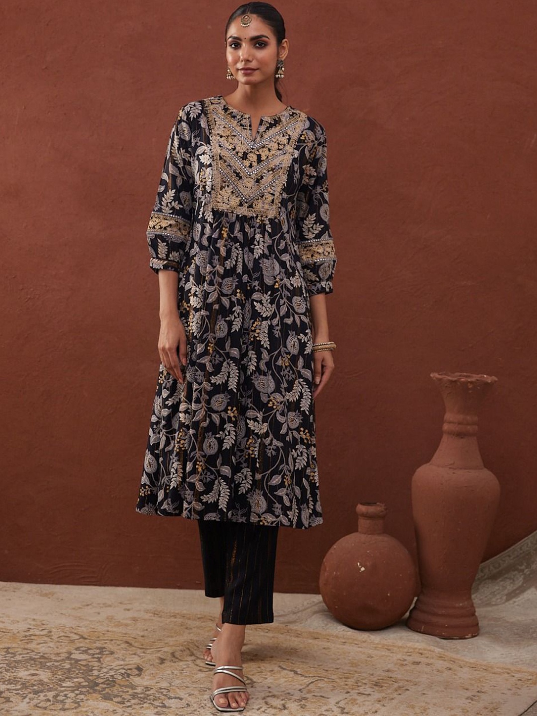 

HERE&NOW Floral Printed Sequinned Anarkali Kurta With Trouser, Black