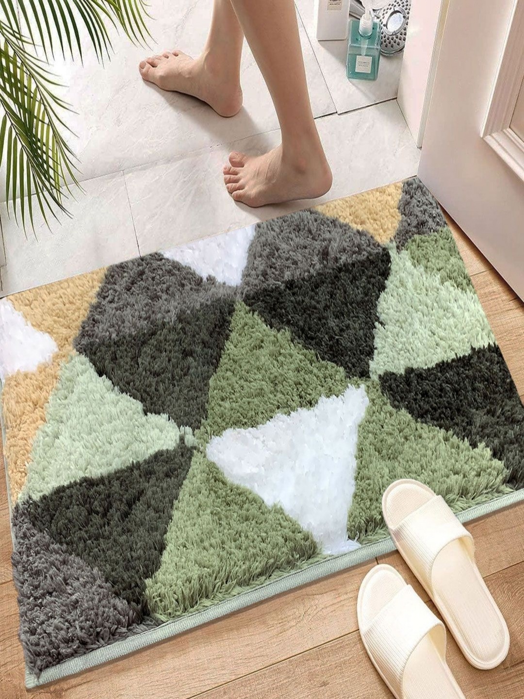 

LUXEHOME INTERNATIONAL Green & White Geometric Printed 2200 GSM Microfiber Bath Rugs