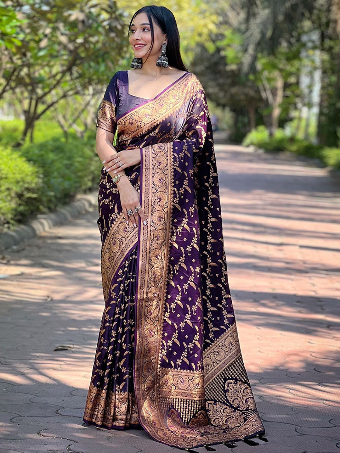 

ODETTE Ethnic Motif Woven Design Zari Saree With Blouse Piece, Purple