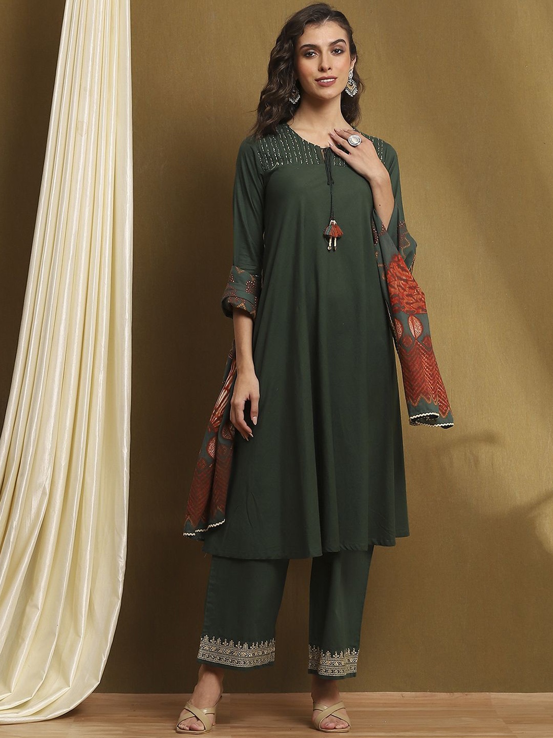 

Biba Women Regular Thread Work Pure Cotton Kurta with Palazzos & Dupatta, Green