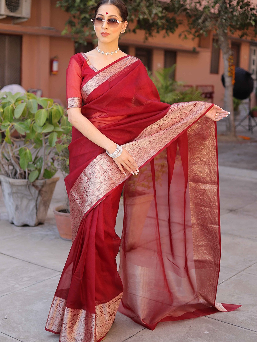 

Banarasee Solid Zari Organza Banarasi Saree, Maroon