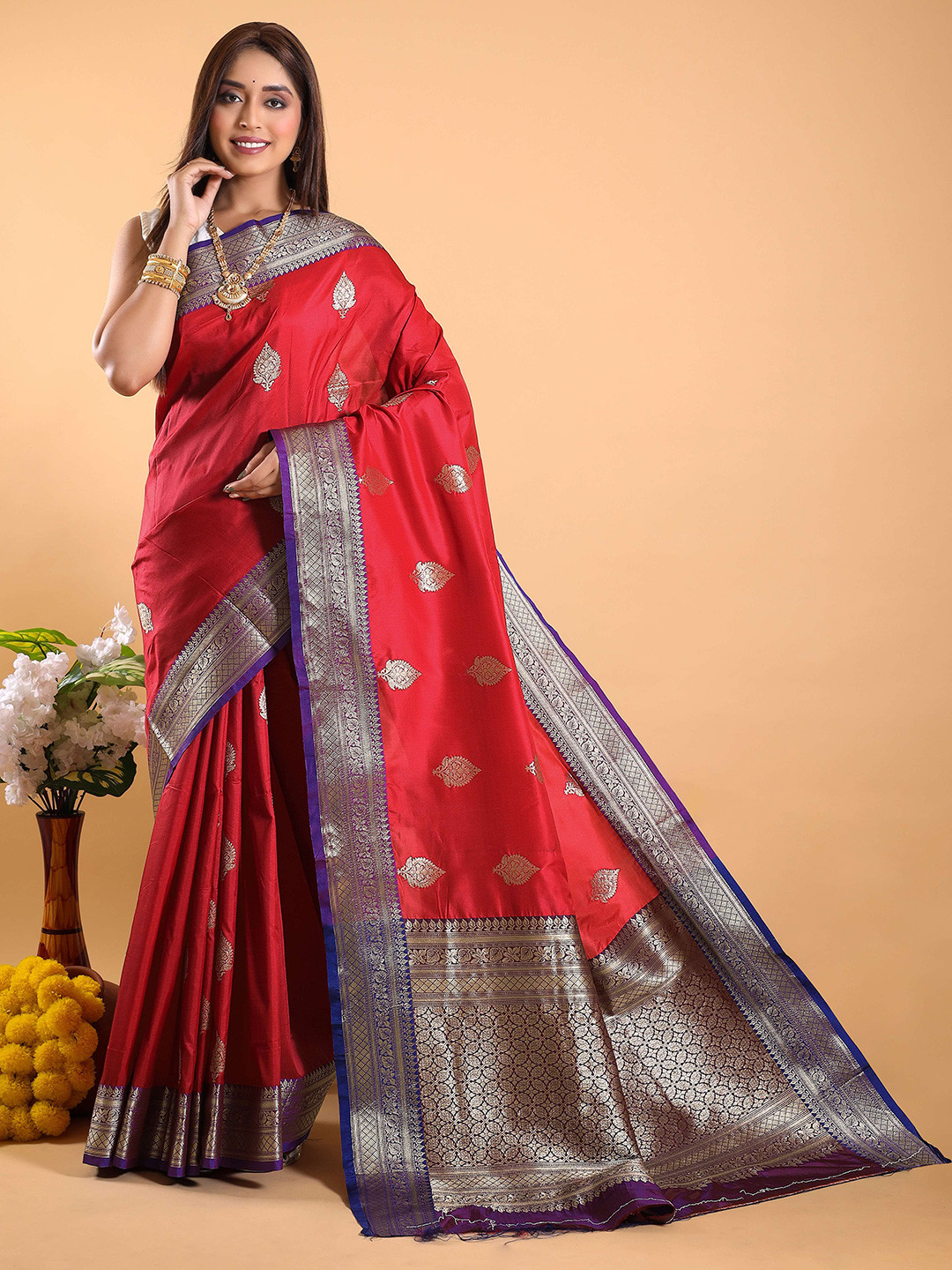 

HEER FASHION Woven Design Zari Banarasi Saree, Red