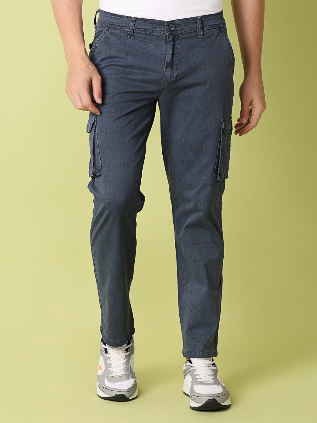 

V-Mart Men Cotton Cargos Trousers, Grey
