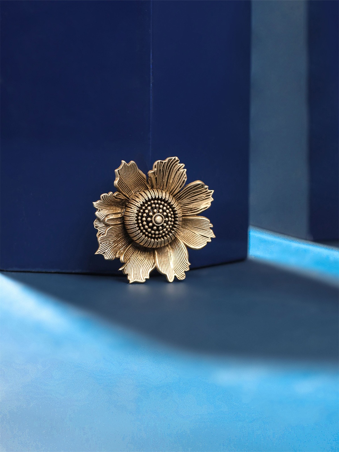 

RAMO Men Radiant Sunflower Charm Brooch, Gold