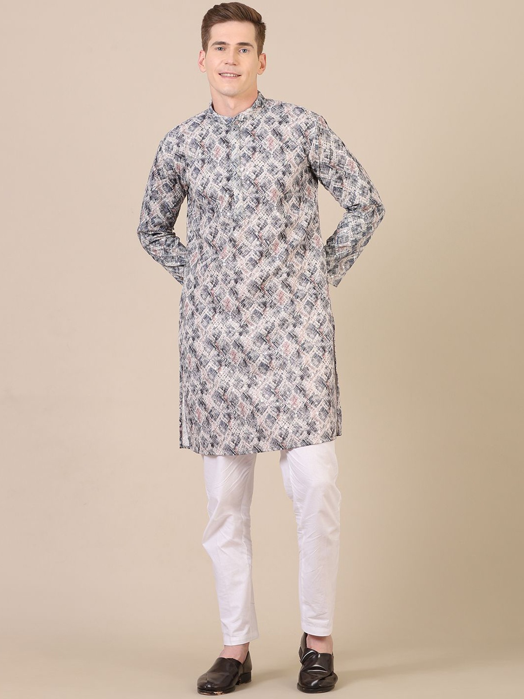 

Stuffie Land Abstract Printed Mandarin Collar Pure Cotton Straight Kurta With Pyjamas, Grey