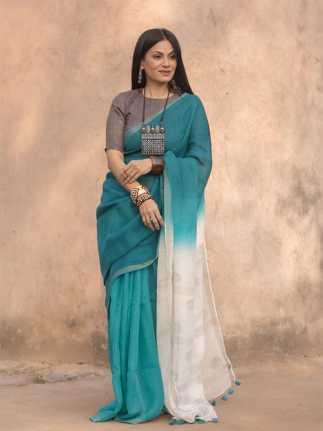

SOULWEAVES Women Floral Embroidered Pure Cotton Saree, Blue