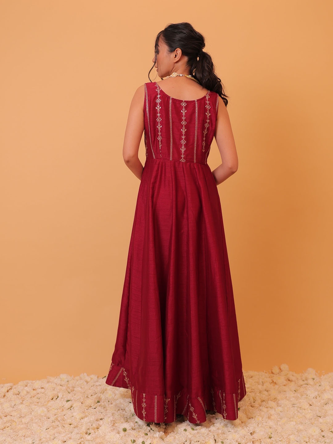 

Alaya By Stage3 Round Neck Sleeveless Thread Work Raw Silk Kurta With Trouser With Dupatta, Red