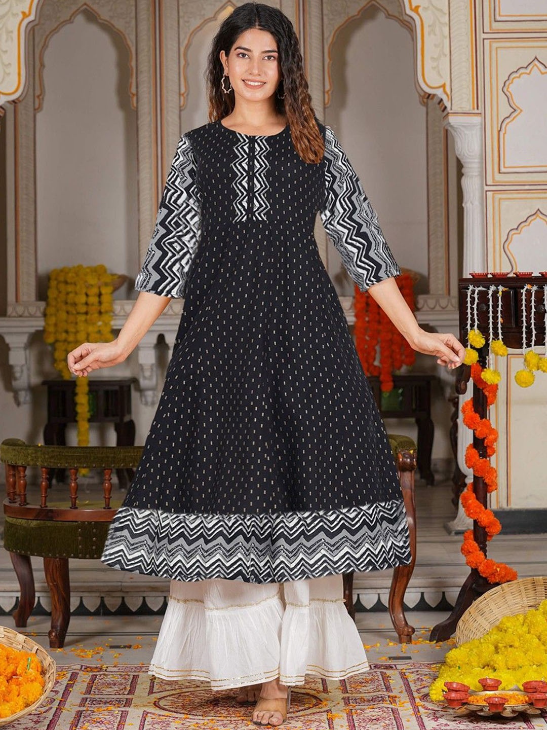 

IKRASS Geometric Printed Anarkali Kurta, Black