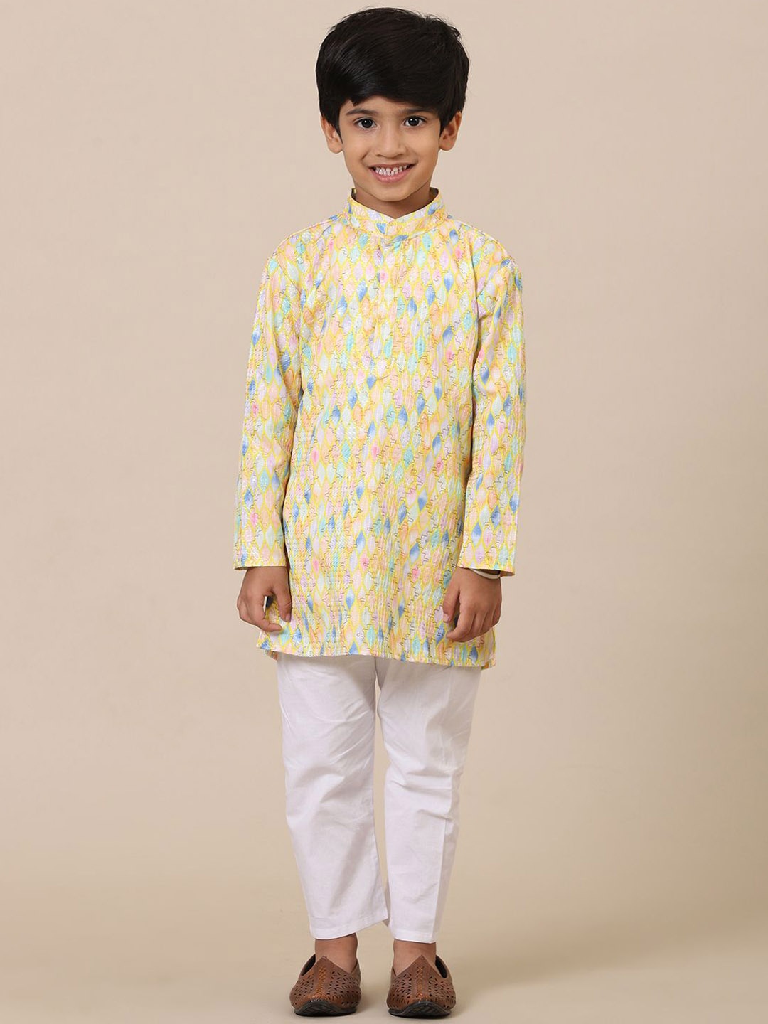 

Stuffie Land Boys Geometric Printed Mandarin Collar Pure Cotton Straight Kurta & Pyjamas, Yellow