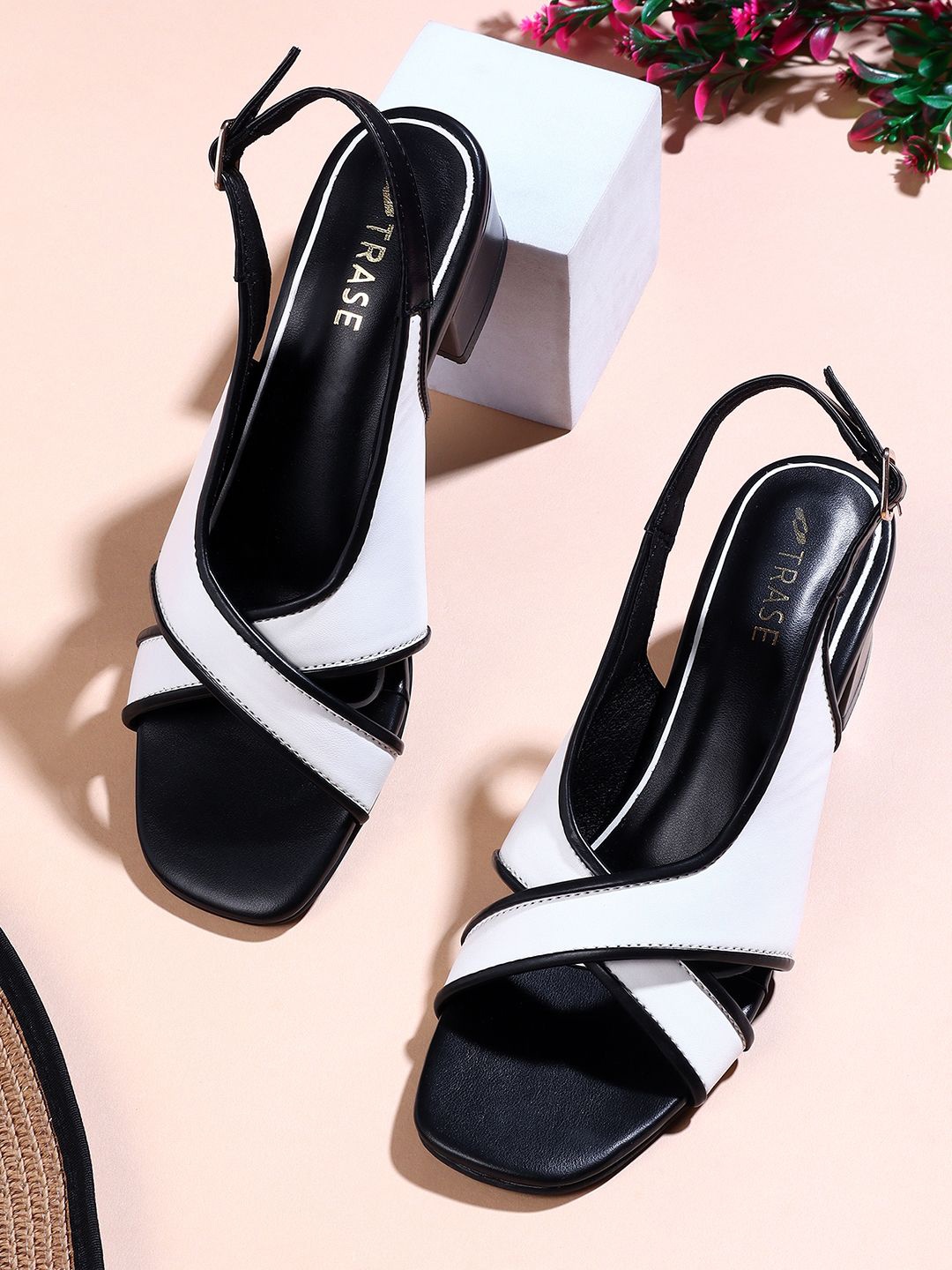 

TRASE Women Solid Block Sandals, Black