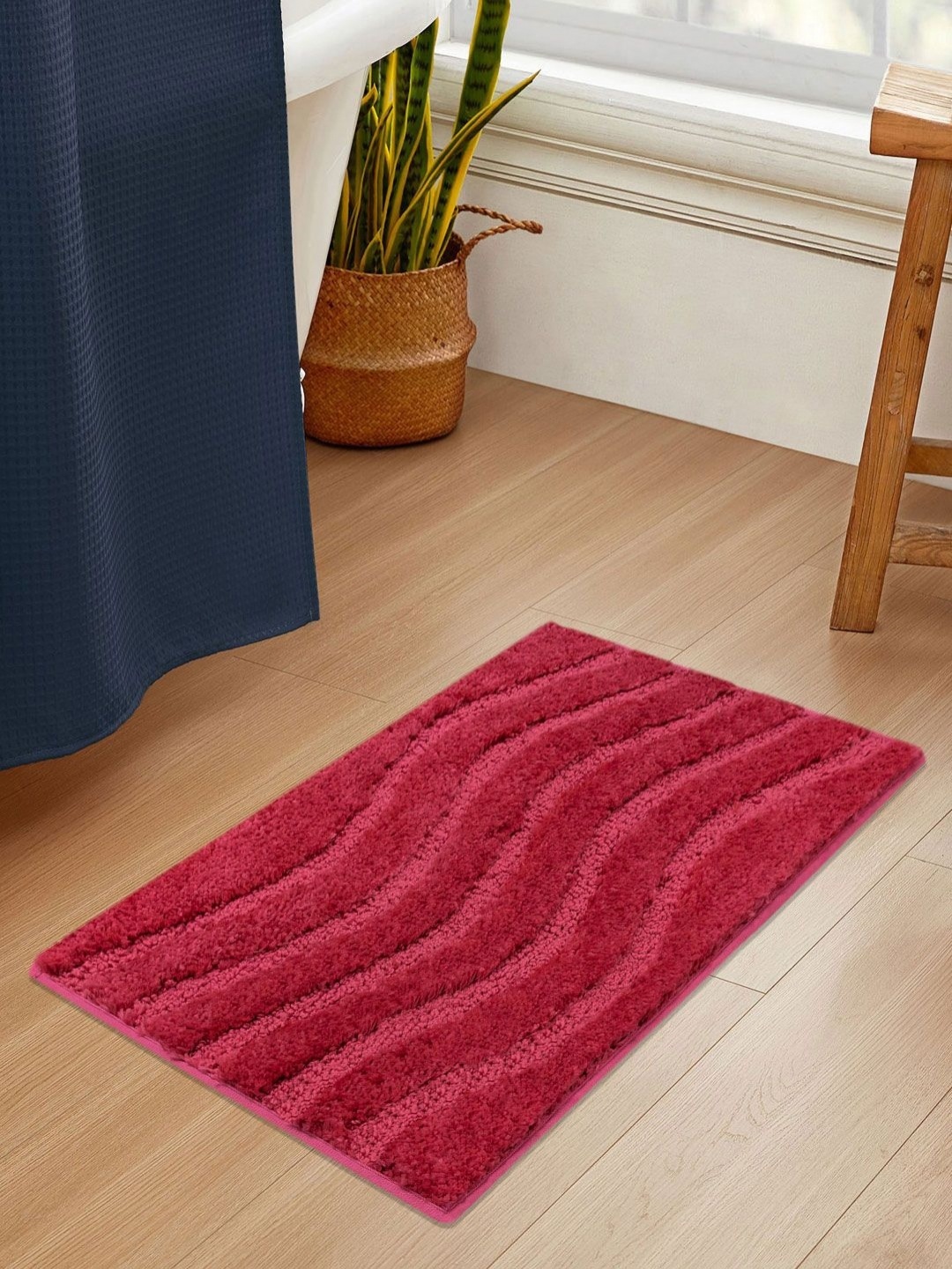 

LUXEHOME INTERNATIONAL Marron Microfibre Anti Skid Bath Rug, Maroon