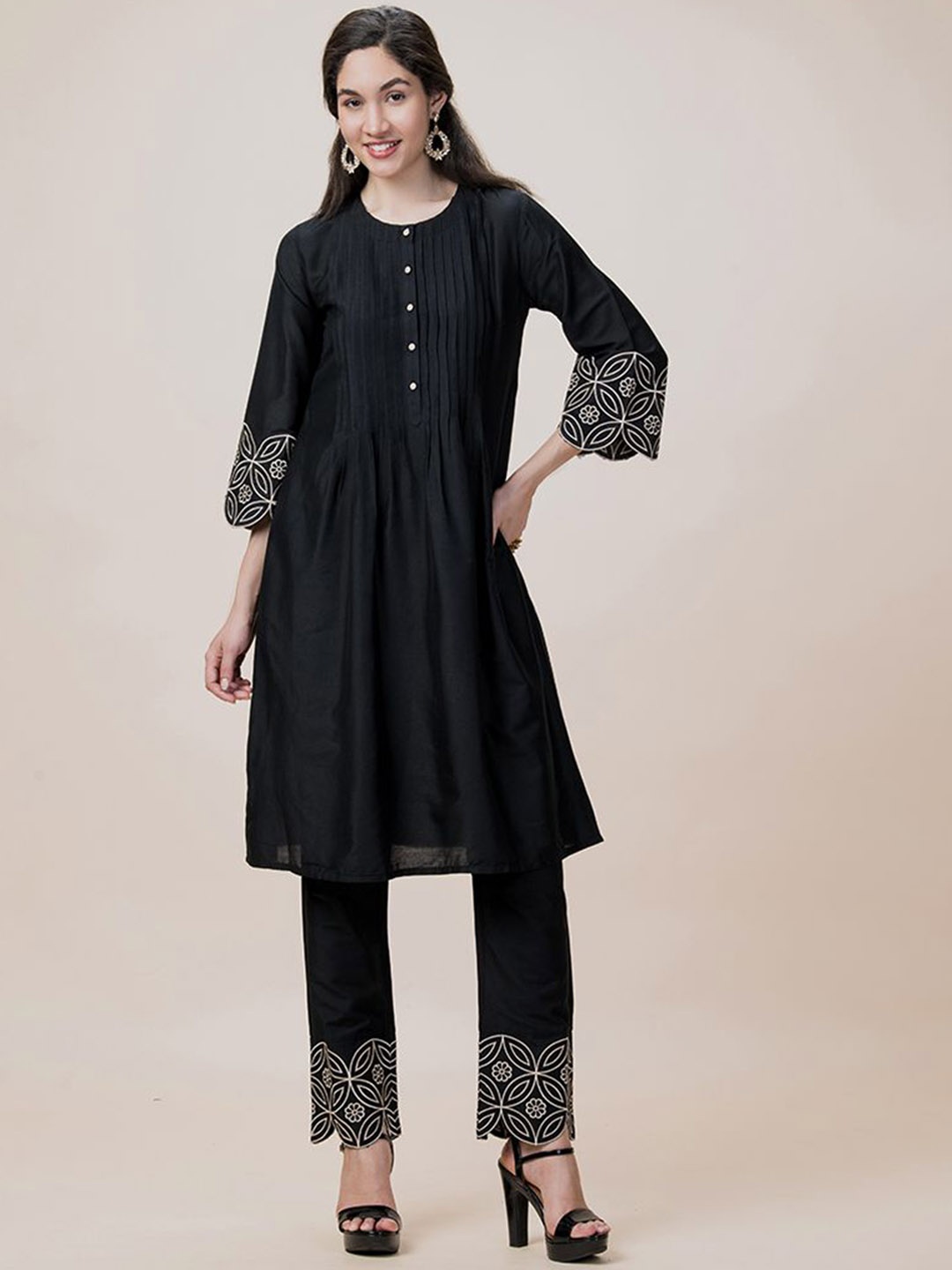 

BARARA ETHNIC Floral Embroidered Round Neck A-Line Kurta With Trousers, Black