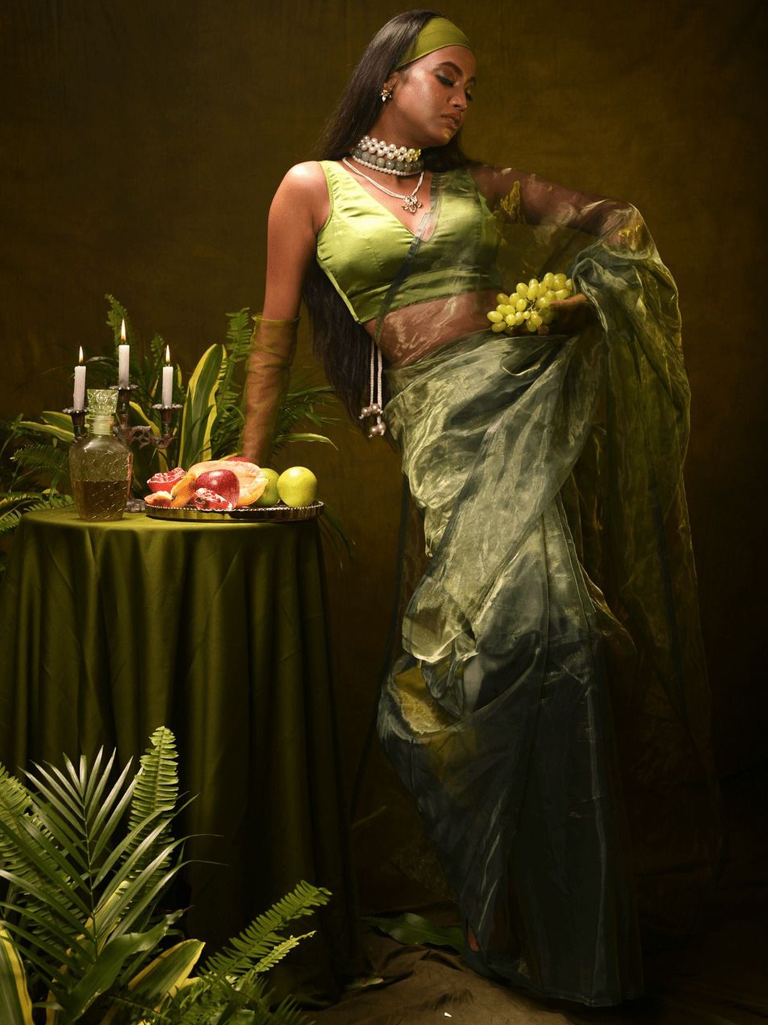 

HUTS AND LOOMS Solid Organza Saree, Green