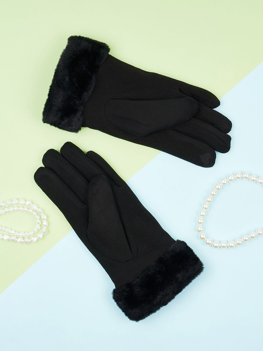 

Forever Glam by Pantaloons Women Solid Winter Gloves, Black