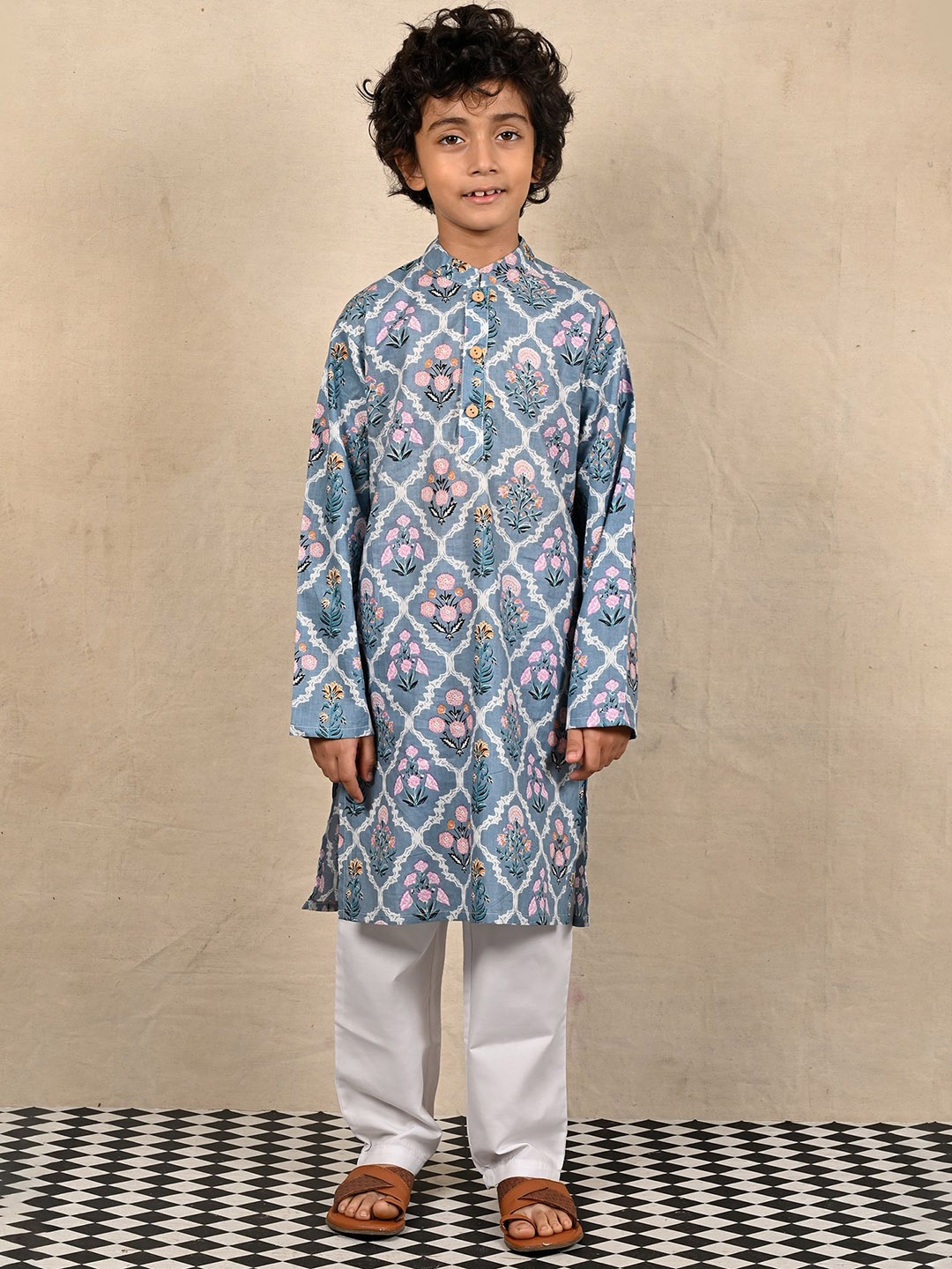

Anthrilo Boys Ethnic Motifs Printed Mandarin Collar Pure Cotton Kurta With Trousers, Blue