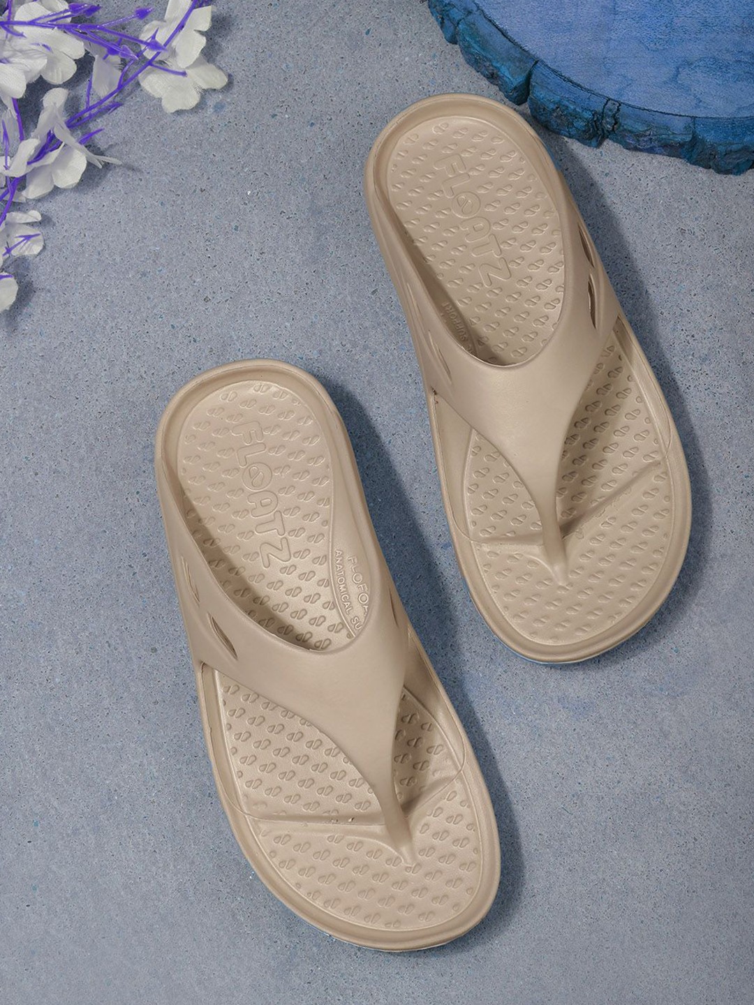 

Floatz Women Solid Thong Flip-Flops, Gold