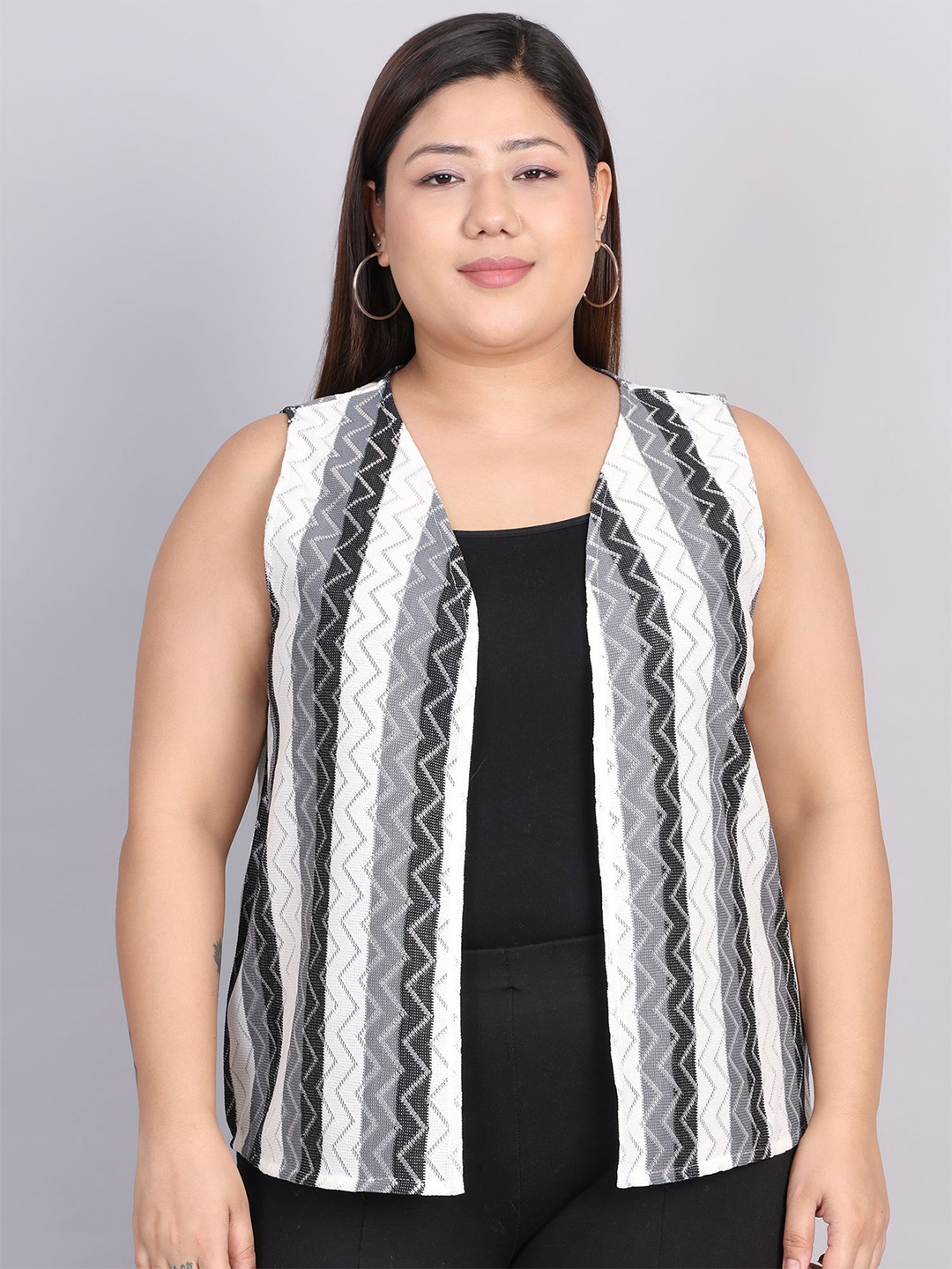 

Rute Plus Size Geometric Printed Sleeveless Pure Cotton Open Front Shrug, Black