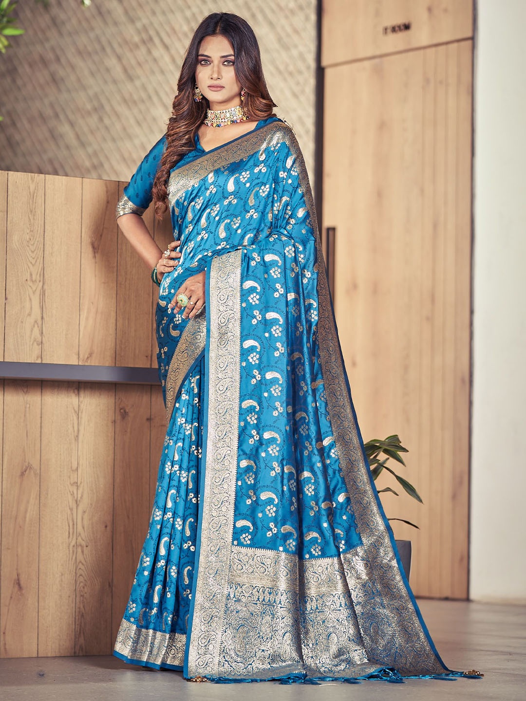 

KALINDI Woven Design Zari Banarasi Saree, Turquoise blue