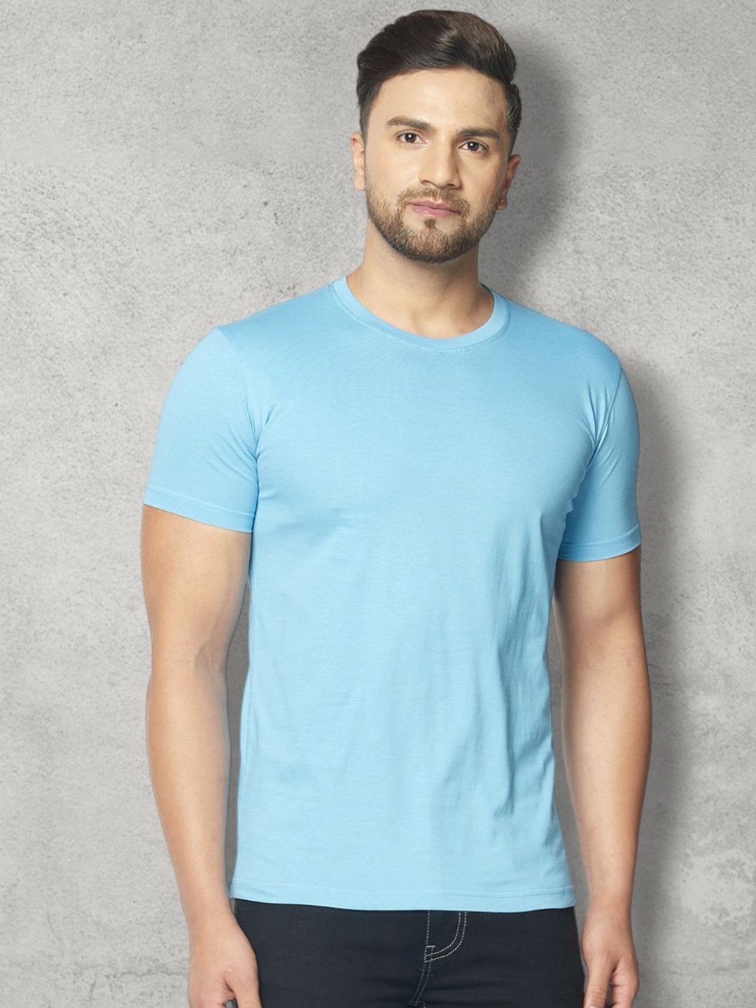 

THE DAILY OUTFITS Men Solid Round Neck Cotton T-shirt, Blue