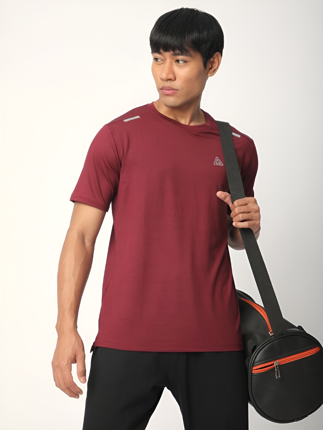 

R&B Men Solid Round Neck T-shirt, Maroon