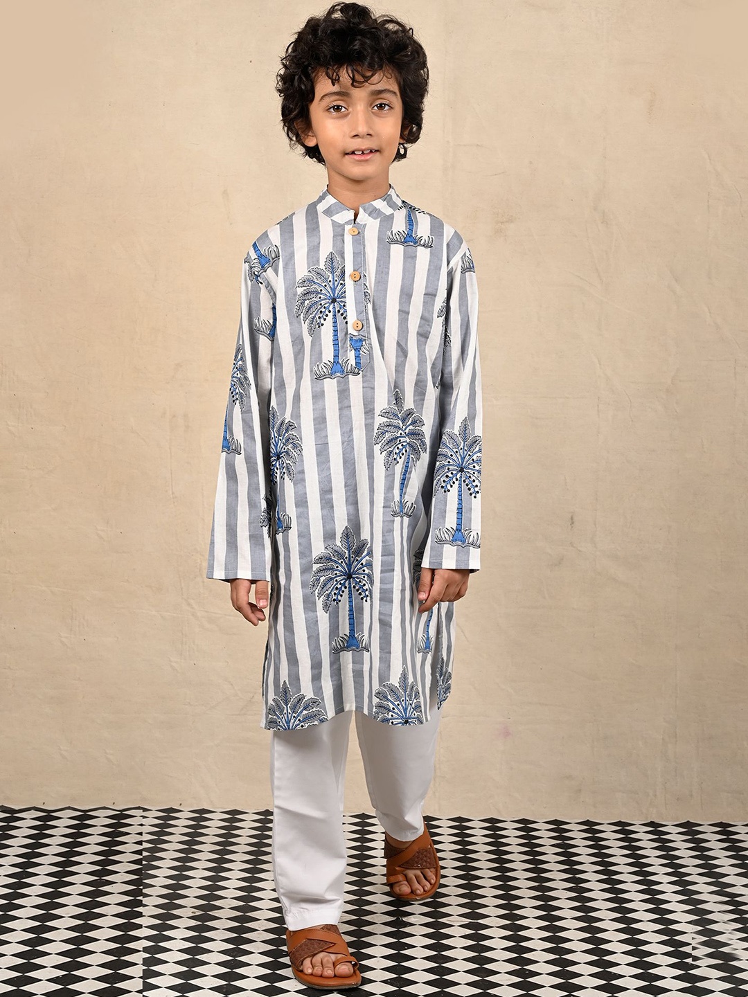 

Anthrilo Boys Floral Printed Mandarin Collar Pure Cotton Kurta With Trousers, White