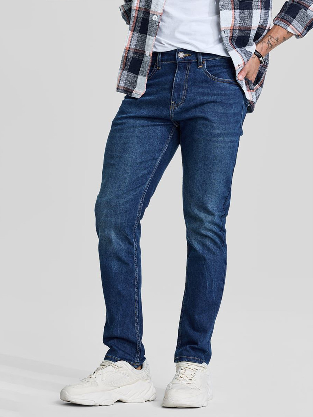 

Snitch Men Classic Light Fade Slim Fit Stretchable Jeans, Blue
