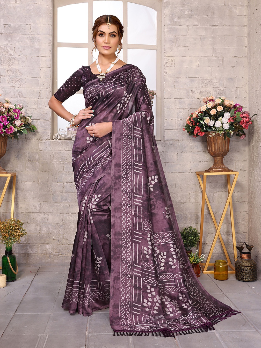

KALINI Floral Printed Art Silk Saree, Purple