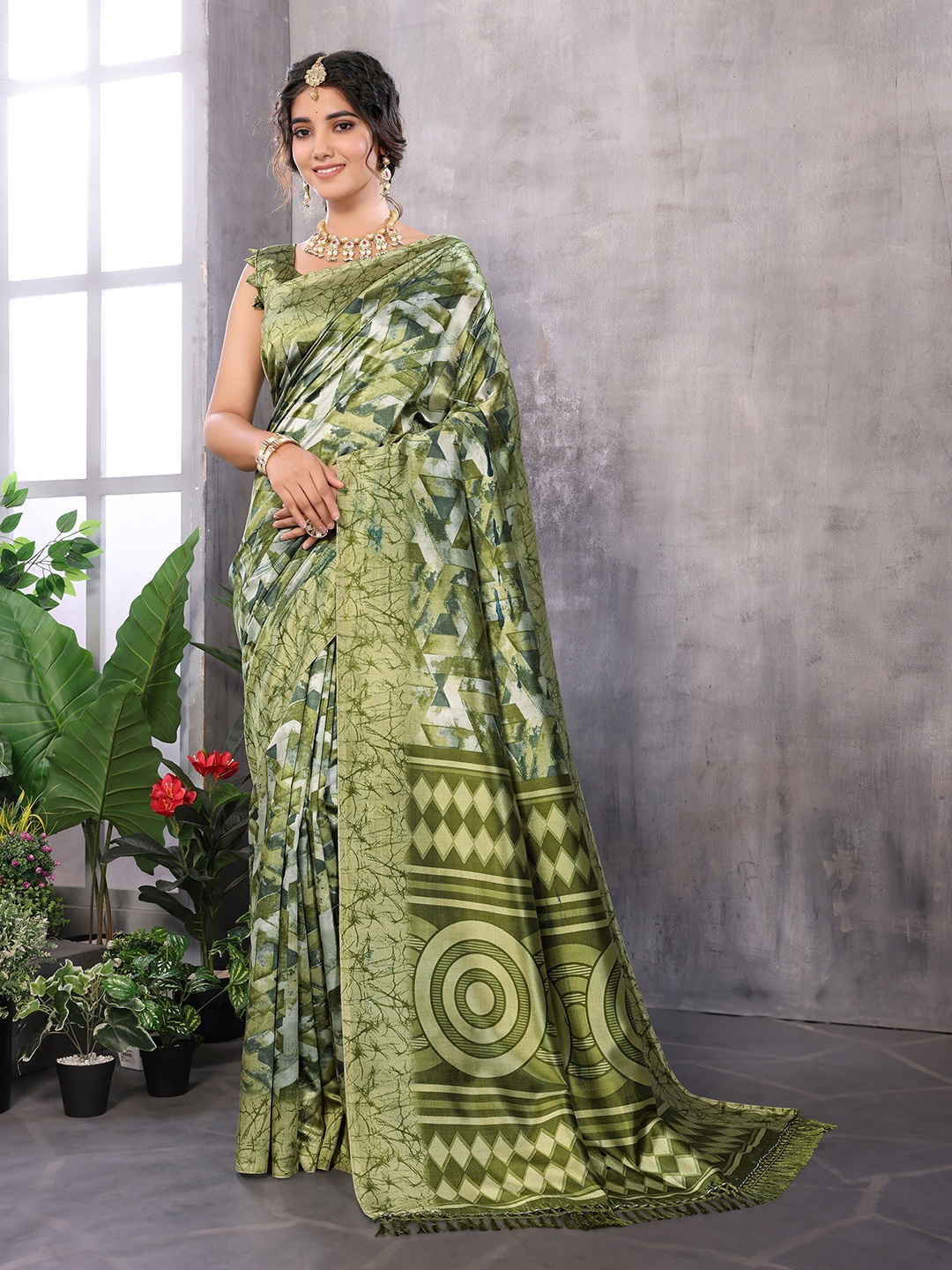 

KALINI Women Geometric Printed Saree, Green