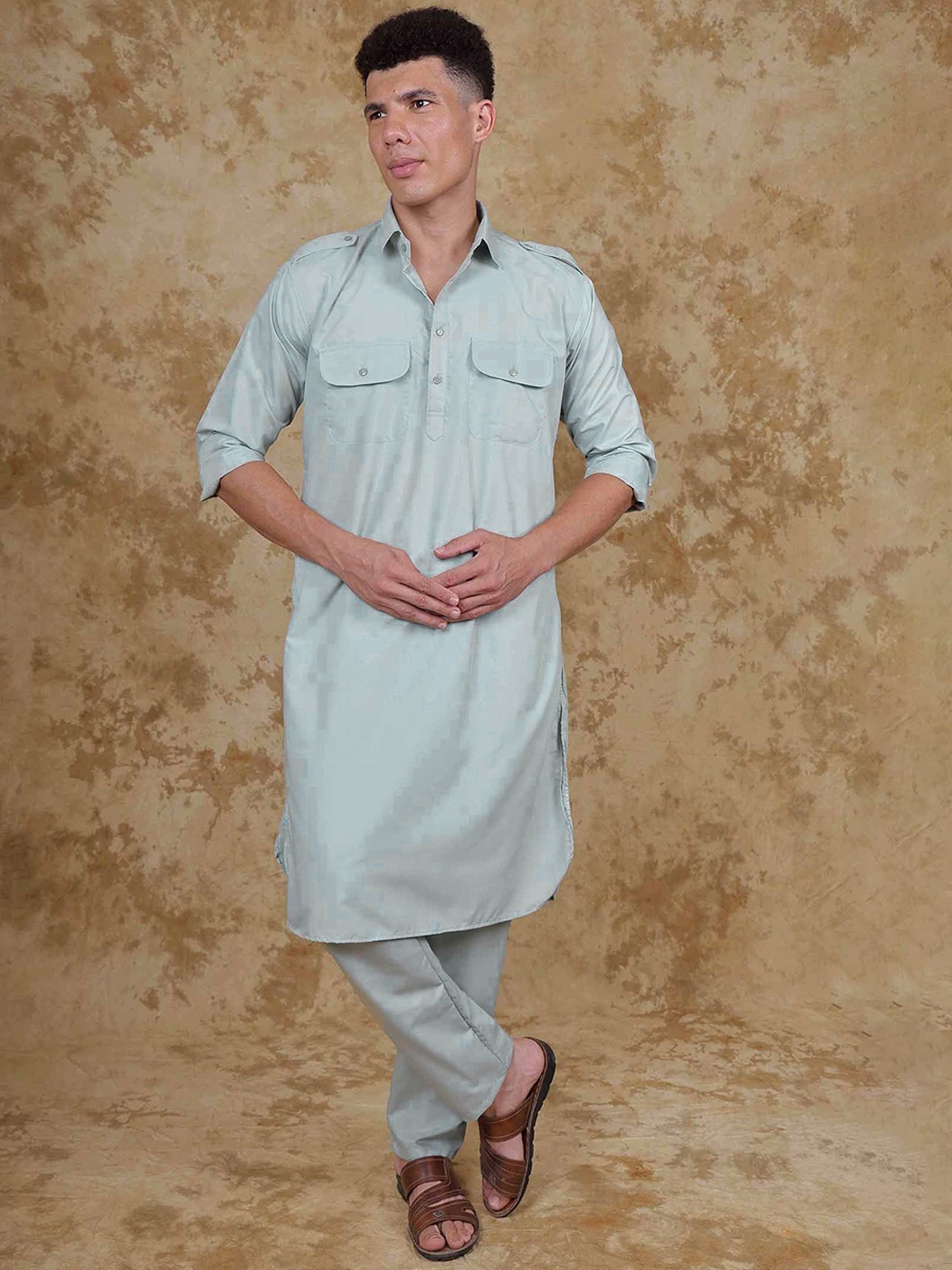 

BLUESAANCHI Shirt Collar Long Sleeves Pathani Kurta with Trousers, Green