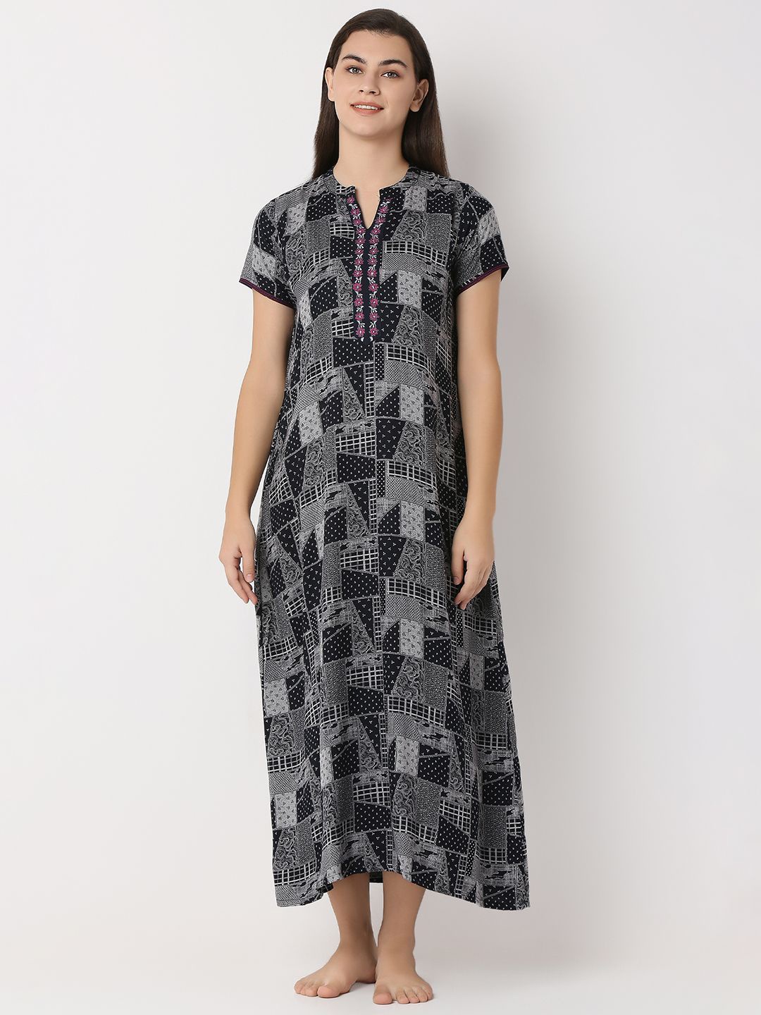 

Juliet Women Geometric Printed Maxi Nightdress, Black