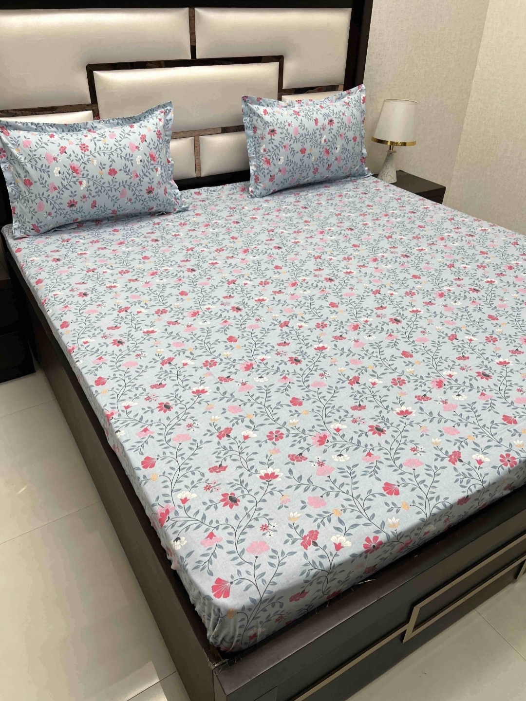 

Pure Decor Velar Grey Floral Pure Cotton 380 TC Super King Bedsheet Set-2.75 m x 3.04 m