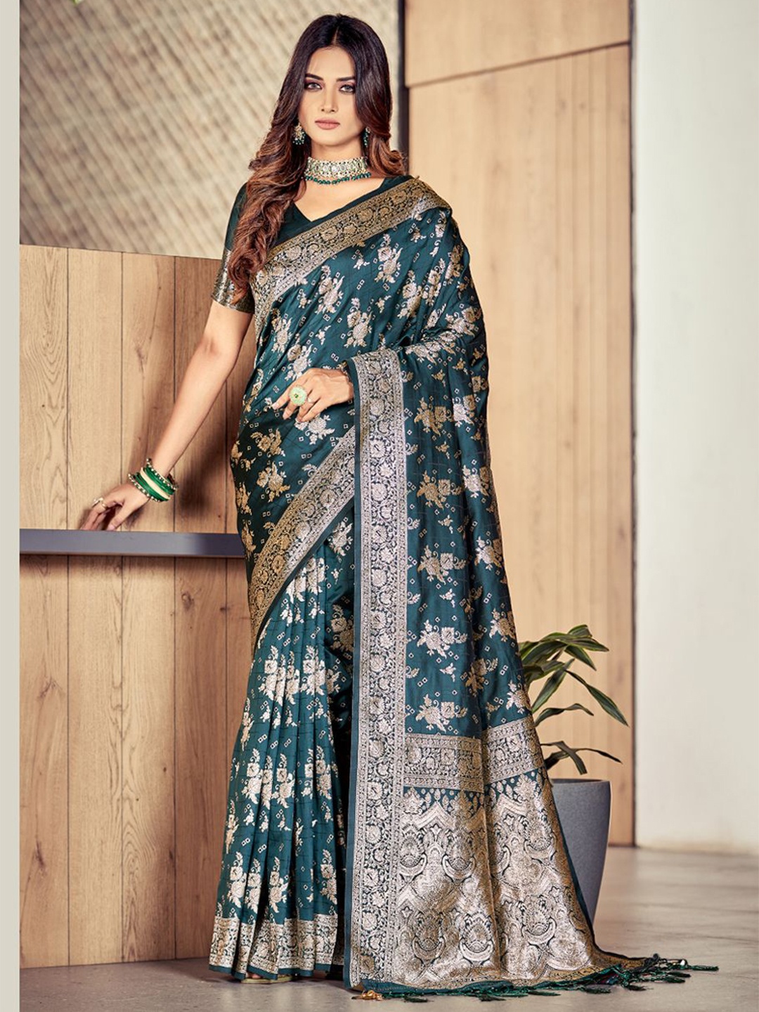 

KALINDI Woven Design Zari Banarasi Saree, Charcoal