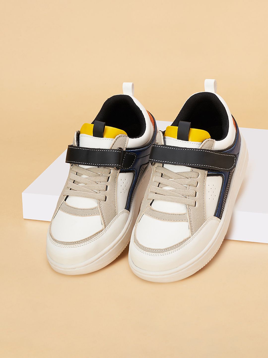 

Pantaloons Junior Boys Colourblocked PU Round Toe Regular Sneakers, Off white