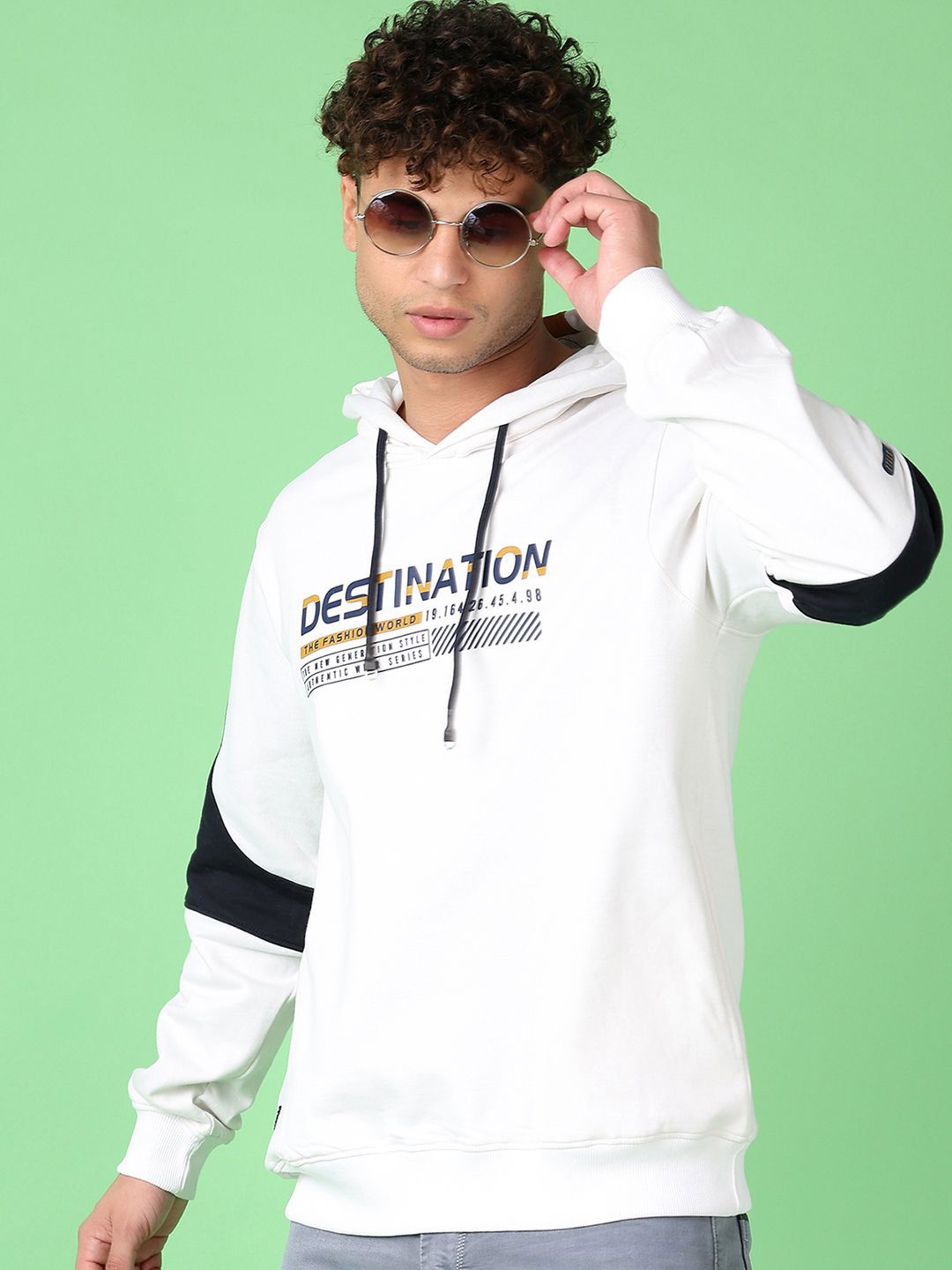 

V-Mart Men Colourblocked Hooded Sweatshirt, White