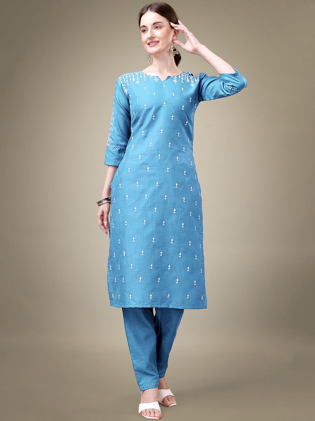 

HI FI NX Ethnic Motifs Embroidered Straight Kurta With Churidar, Blue