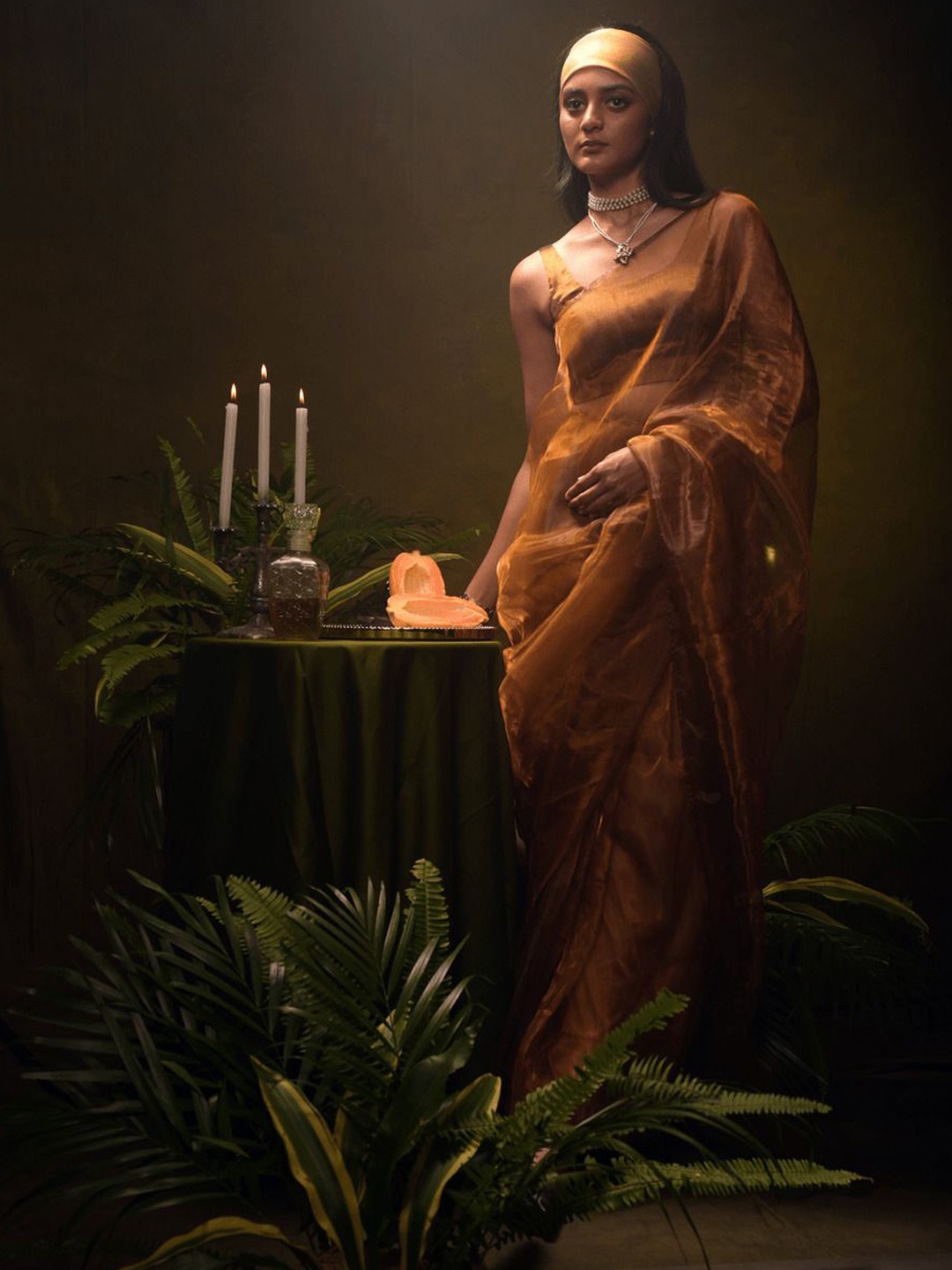 

HUTS AND LOOMS Solid Organza Saree, Gold